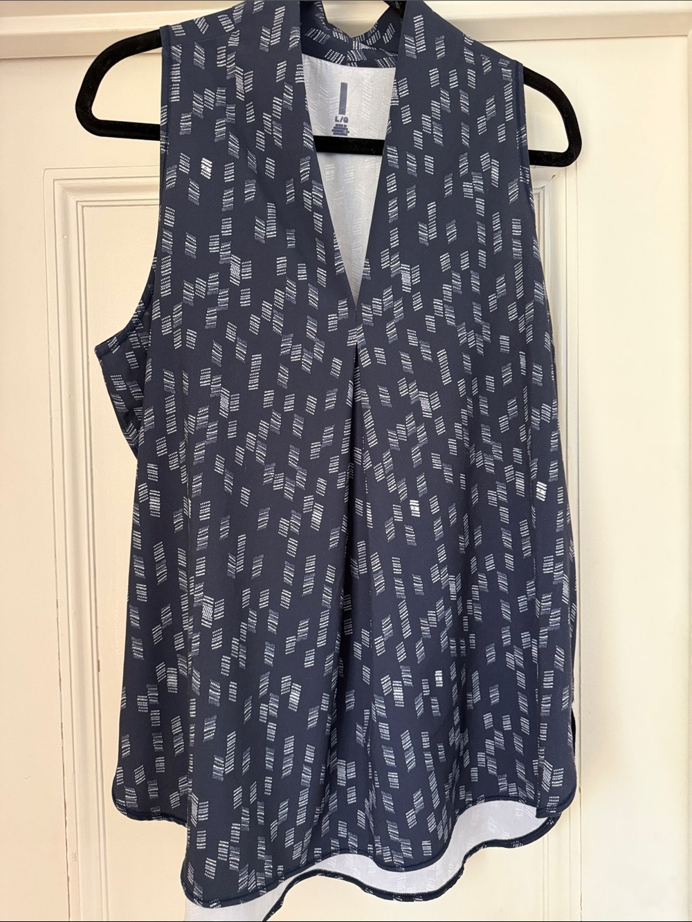 Lucy Navy & White Sleeveless V-Neck Geometric Print Camisole